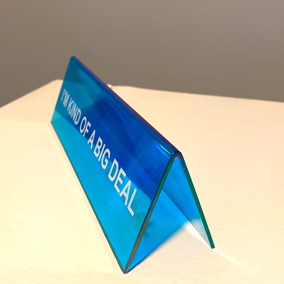 Desk Sign 🪧 💙 “I’M KIND OF A BIG DEAL” - Picture 2 of 2